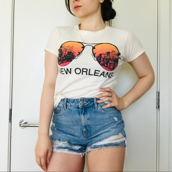 New Orleans Tee w/ Aviator Glasses Graphic - Picture 1 of 10